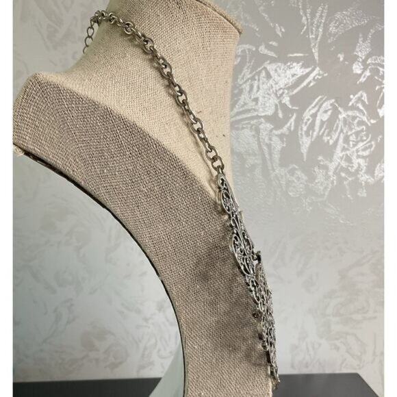 Elegant Silver Filigree Statement Necklace With Adjustable Chain Clasp - Picture 4 of 4